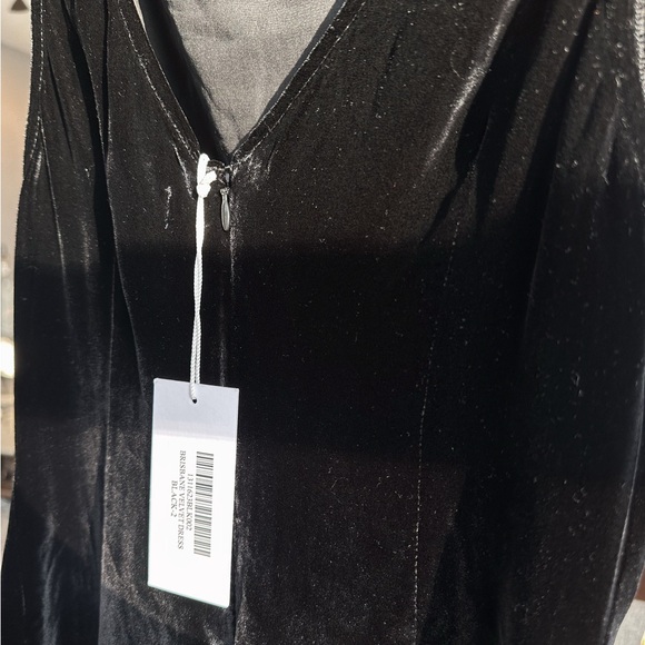 Brisbane Black Velvet Dress Reformation - Picture 8 of 8